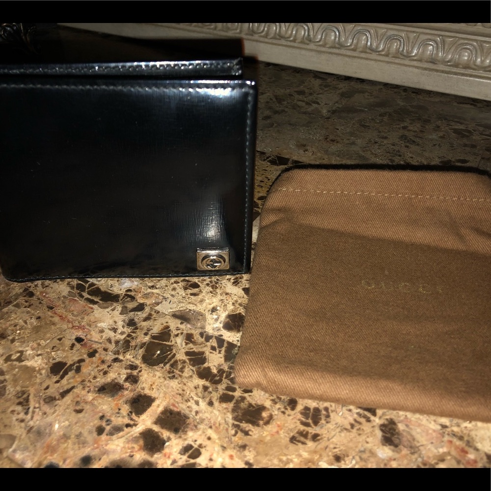 Men’s Gucci bifold leather wallet